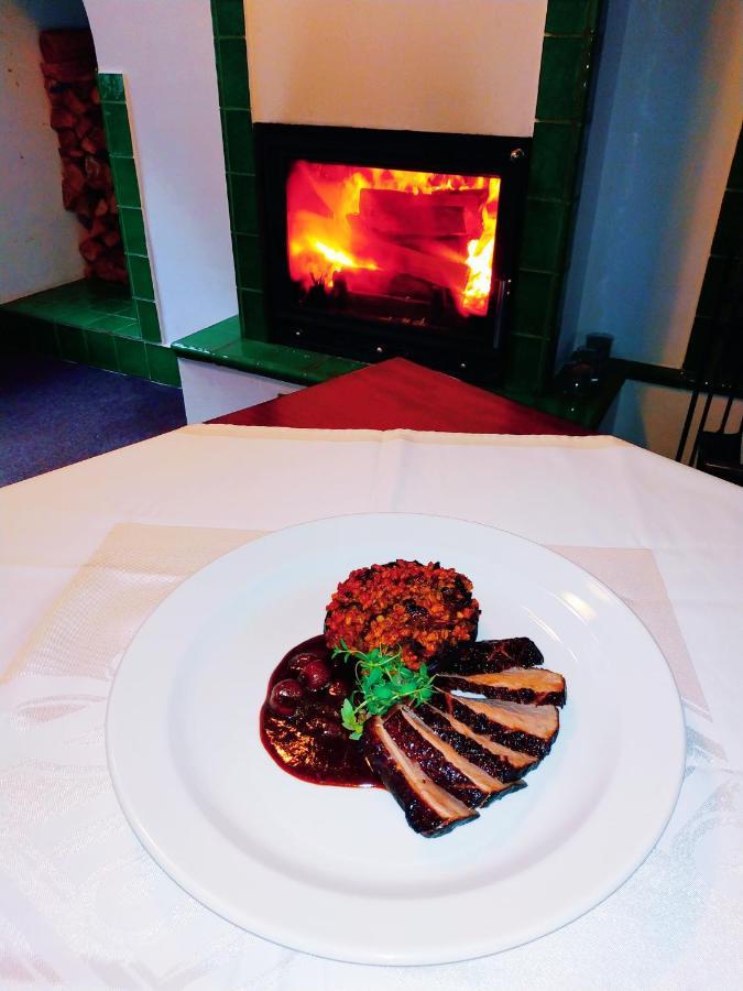 Hotel U Lipy Hrensko Bagian luar foto
