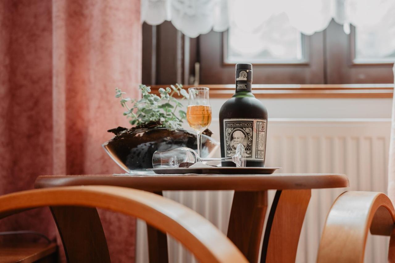 Hotel U Lipy Hrensko Bagian luar foto