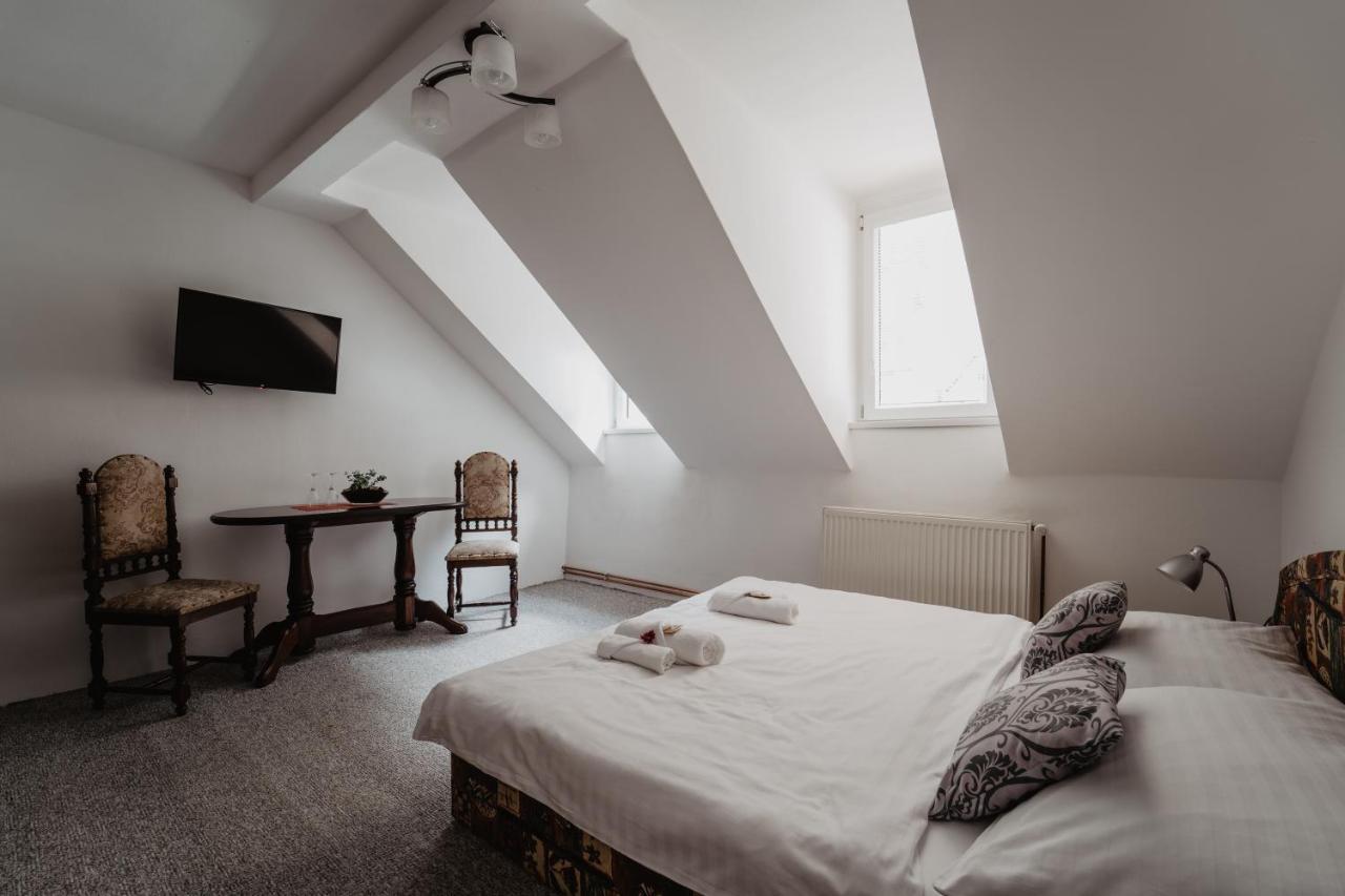 Hotel U Lipy Hrensko Bagian luar foto