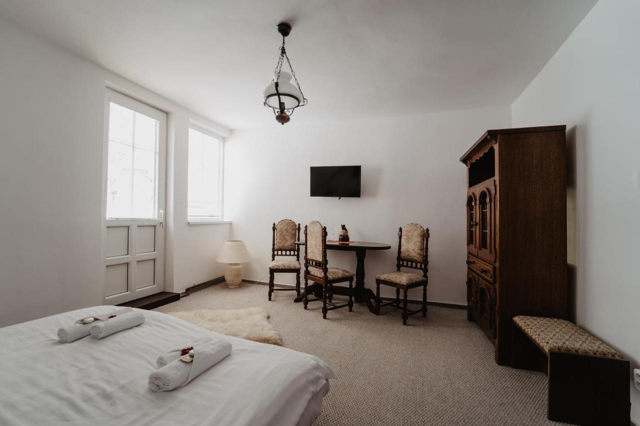 Hotel U Lipy Hrensko Bagian luar foto